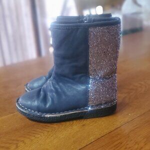 Carters size 8 girls  faux leather and fur blue boots